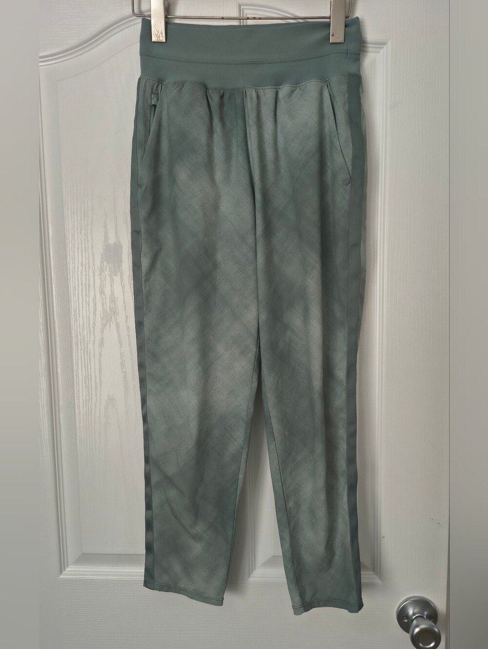 Athleta Sage Green Women's Performance Jogger Leggings